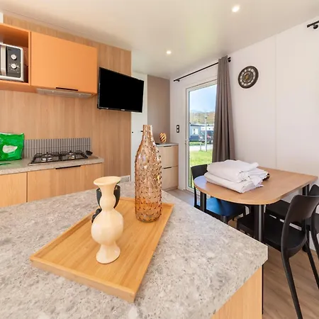 Premium Caravan In With Terrace * Érezée