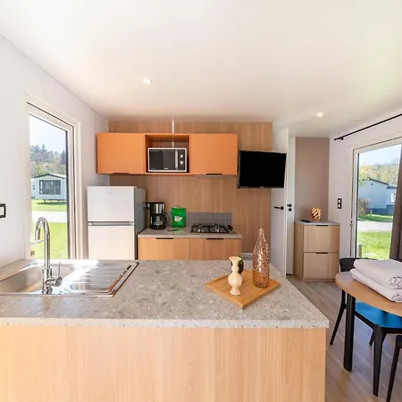 Premium Caravan In With Terrace Érezée